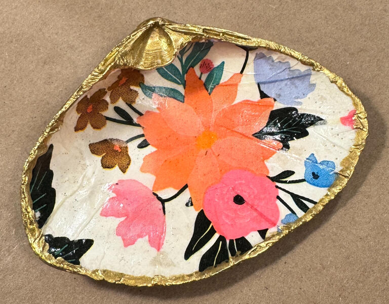 clam shell ring dish
